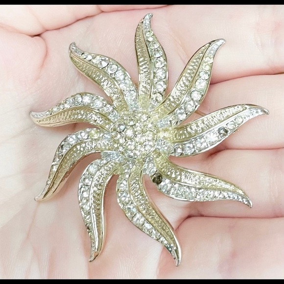 kramer Jewelry - Huge vintage Kramer silver tone rhinestone Star costume brooch